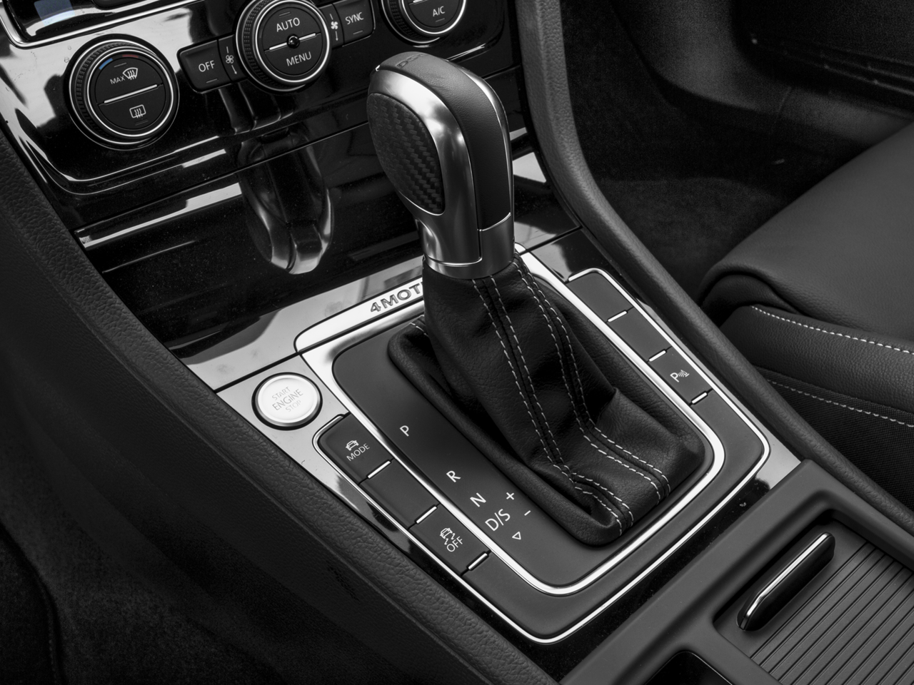 2016 Volkswagen Golf R DCC & Navigation 4Motion 4Motion