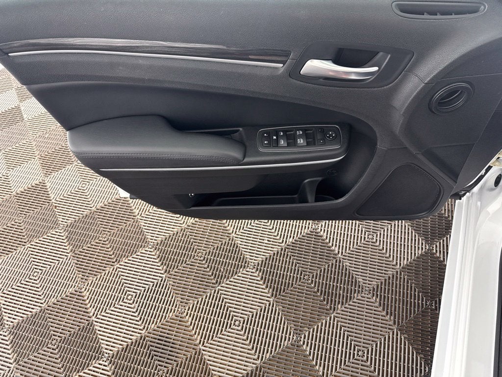 2022 Chrysler 300 Touring
