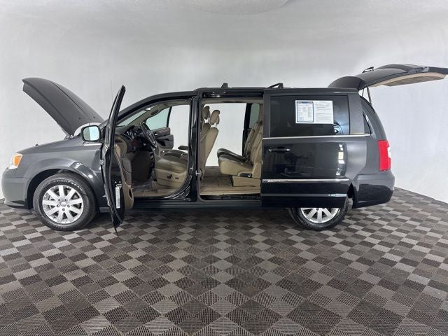 2015 Chrysler Town & Country Touring