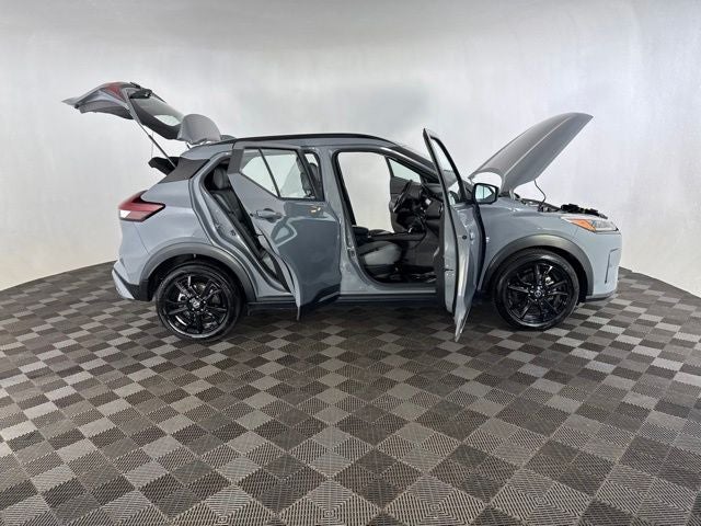 2021 Nissan Kicks SR