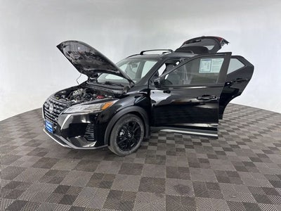 2023 Nissan Kicks SR