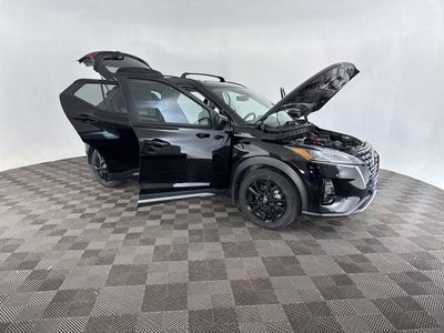 2023 Nissan Kicks SR