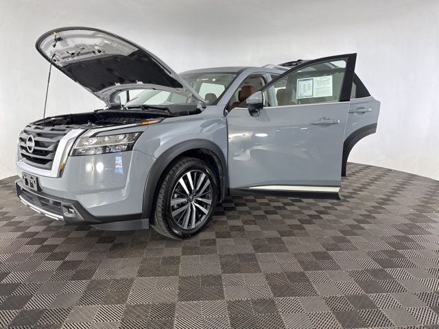2022 Nissan Pathfinder Platinum