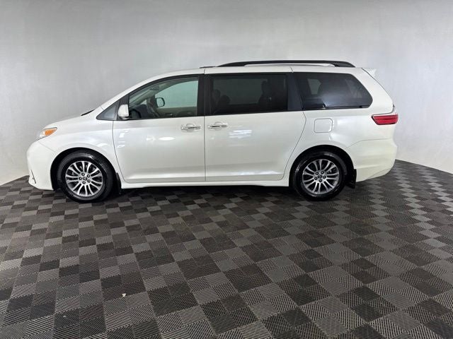 2019 Toyota Sienna XLE 8 Passenger