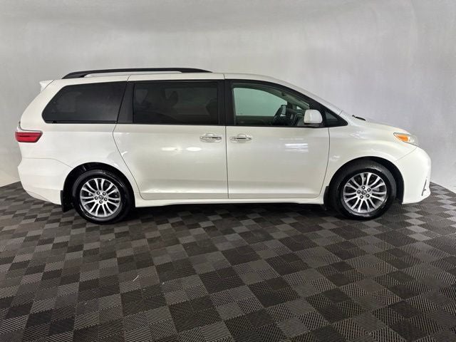 2019 Toyota Sienna XLE 8 Passenger