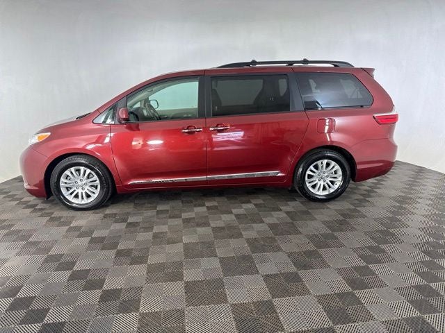 2017 Toyota Sienna XLE Premium 8 Passenger