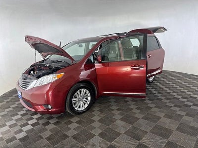 2017 Toyota Sienna XLE Premium 8 Passenger