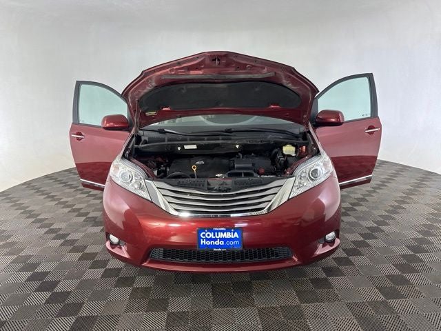 2017 Toyota Sienna XLE Premium 8 Passenger