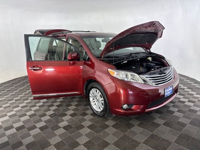 2017 Toyota Sienna XLE Premium 8 Passenger