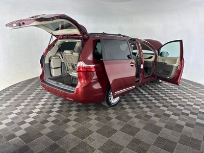 2017 Toyota Sienna XLE Premium 8 Passenger