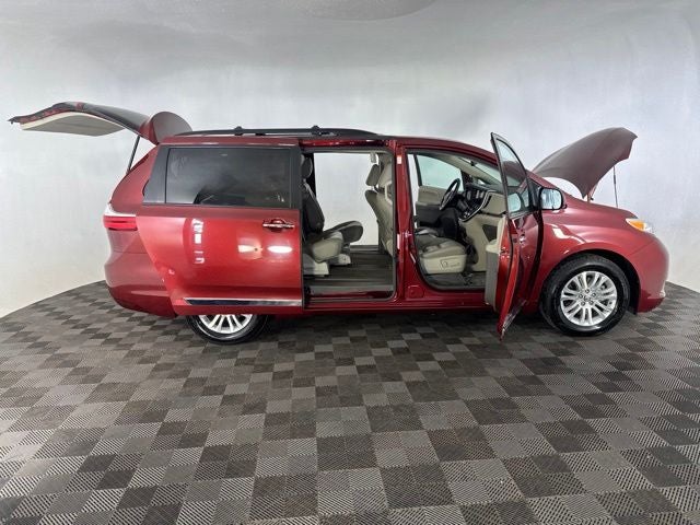 2017 Toyota Sienna XLE Premium 8 Passenger