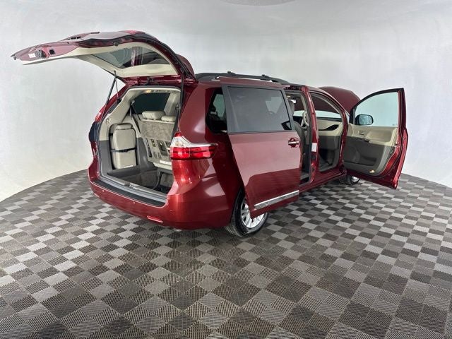 2017 Toyota Sienna XLE Premium 8 Passenger