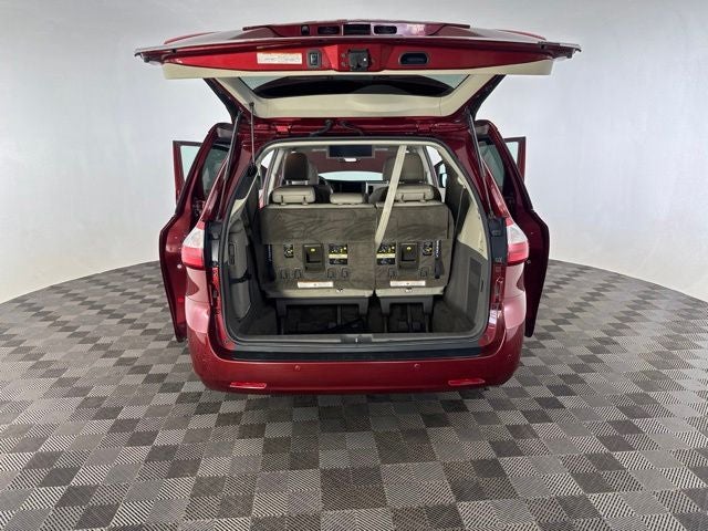2017 Toyota Sienna XLE Premium 8 Passenger