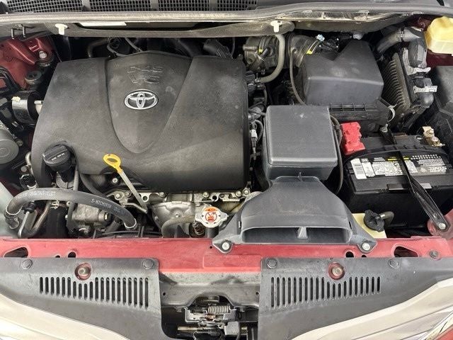 2017 Toyota Sienna XLE Premium 8 Passenger