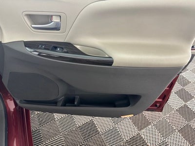 2017 Toyota Sienna XLE Premium 8 Passenger