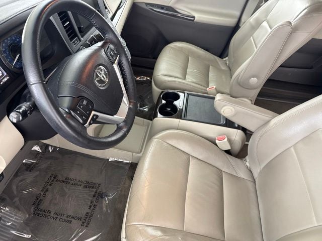 2017 Toyota Sienna XLE Premium 8 Passenger