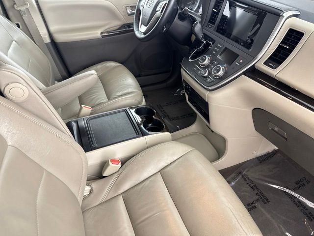 2017 Toyota Sienna XLE Premium 8 Passenger