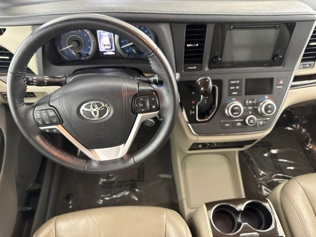 2017 Toyota Sienna XLE Premium 8 Passenger
