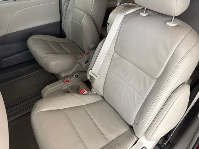 2017 Toyota Sienna XLE Premium 8 Passenger