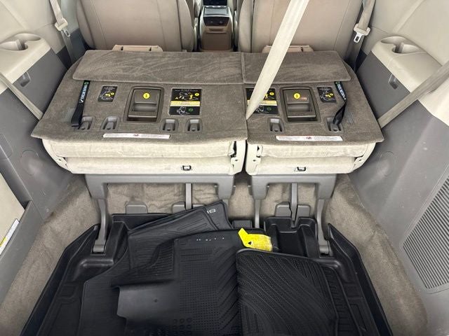 2017 Toyota Sienna XLE Premium 8 Passenger