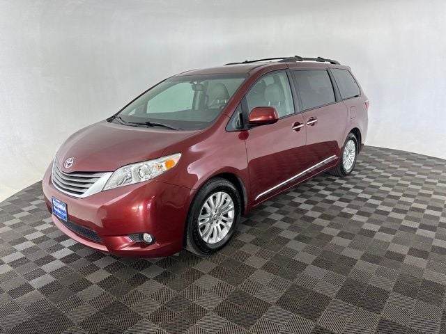 2017 Toyota Sienna XLE Premium 8 Passenger