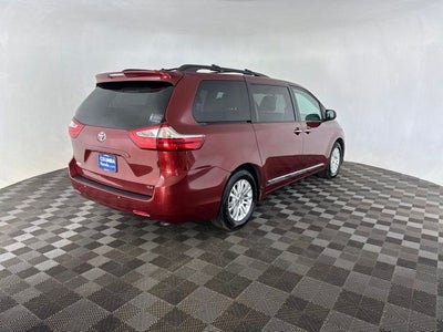 2017 Toyota Sienna XLE Premium 8 Passenger