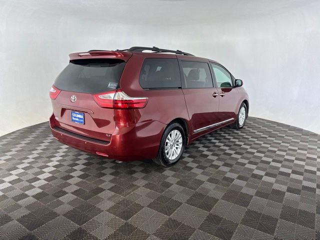 2017 Toyota Sienna XLE Premium 8 Passenger