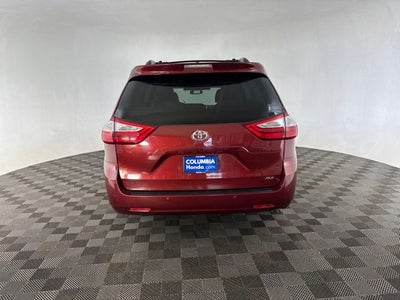 2017 Toyota Sienna XLE Premium 8 Passenger