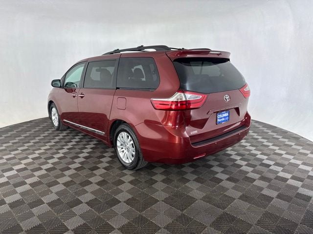 2017 Toyota Sienna XLE Premium 8 Passenger