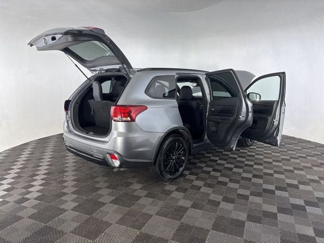 2020 Mitsubishi Outlander LE