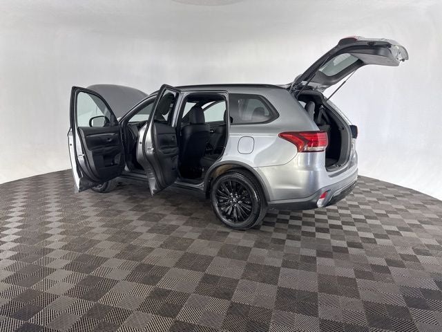 2020 Mitsubishi Outlander LE