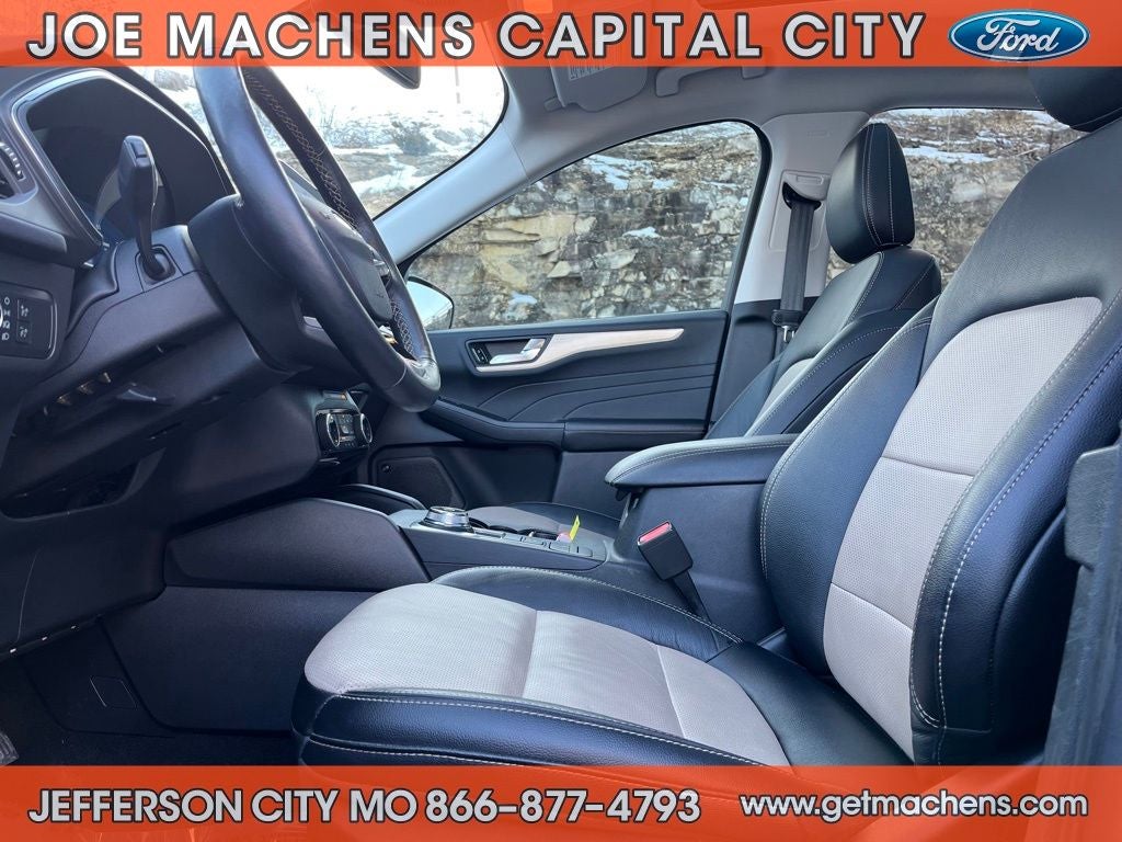 2022 Ford Escape Hybrid Titanium