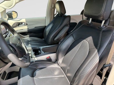 2022 Chrysler Pacifica Hybrid Touring L