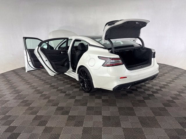2023 Nissan Maxima SR
