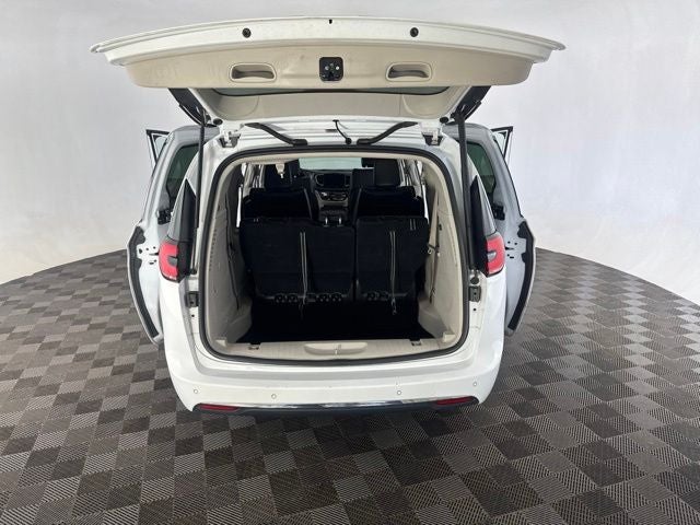 2023 Chrysler Pacifica Hybrid Touring L