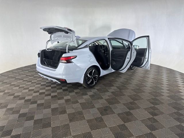 2025 Nissan Versa 1.6 SR