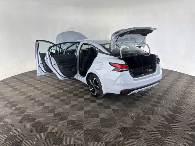 2025 Nissan Versa 1.6 SR