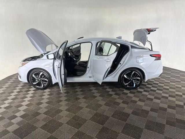 2025 Nissan Versa 1.6 SR