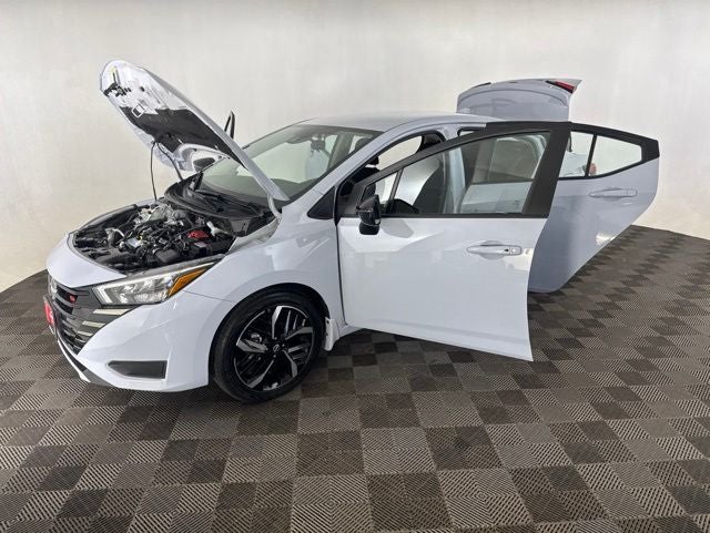 2025 Nissan Versa 1.6 SR