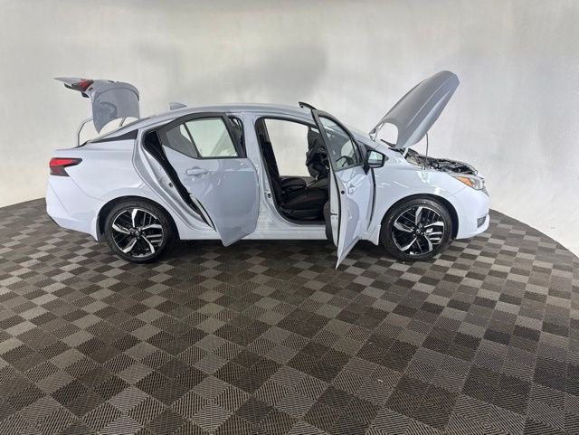 2025 Nissan Versa 1.6 SR