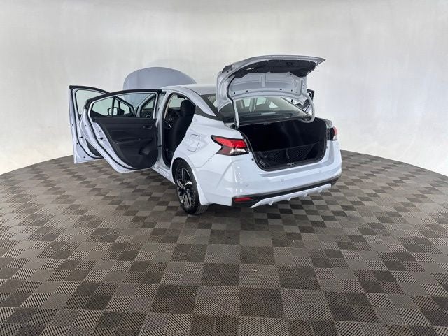 2025 Nissan Versa 1.6 SR