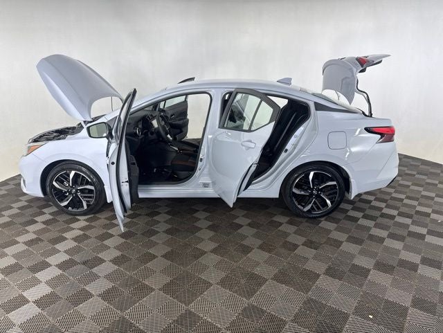 2025 Nissan Versa 1.6 SR