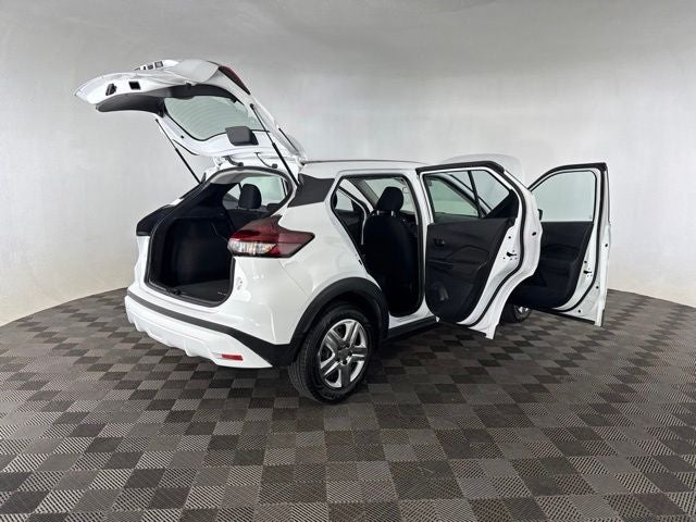 2023 Nissan Kicks S
