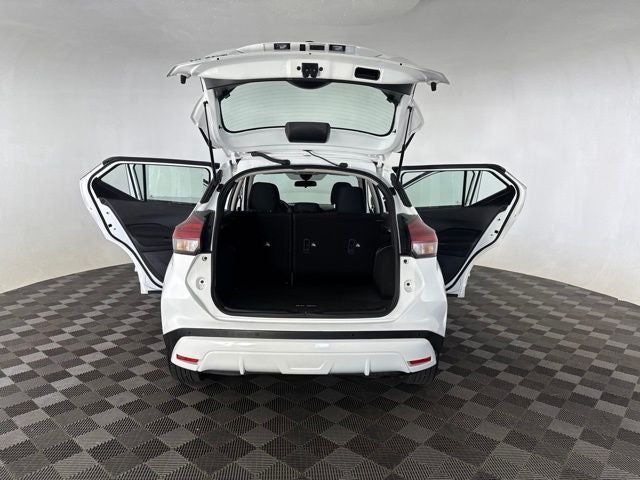 2023 Nissan Kicks S