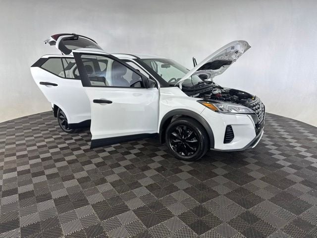 2023 Nissan Kicks S