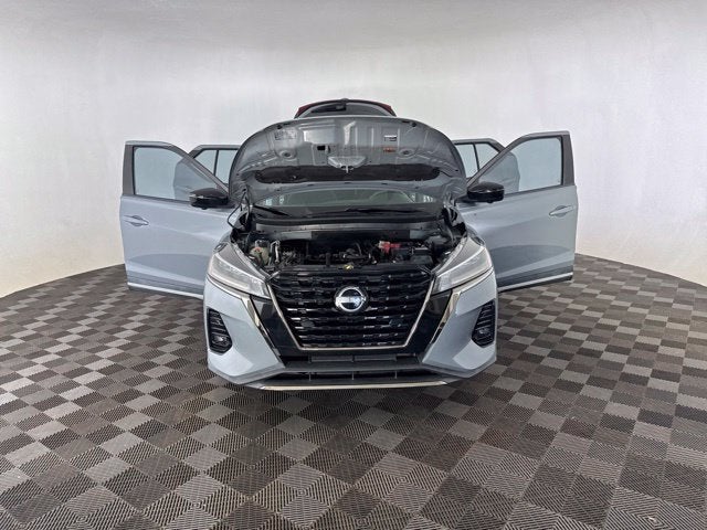 2022 Nissan Kicks SR