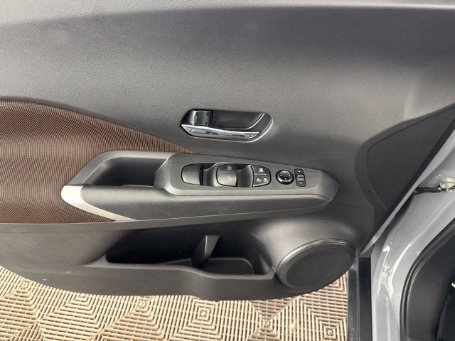 2022 Nissan Kicks SR