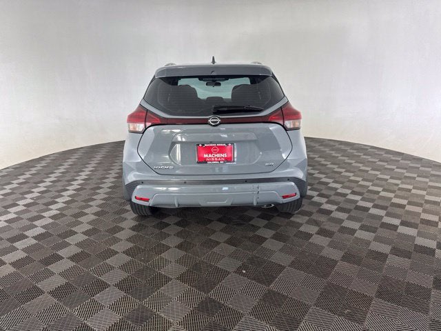 2022 Nissan Kicks SR