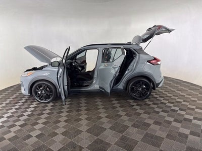 2022 Nissan Kicks SR