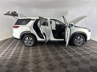 2025 Nissan Pathfinder S